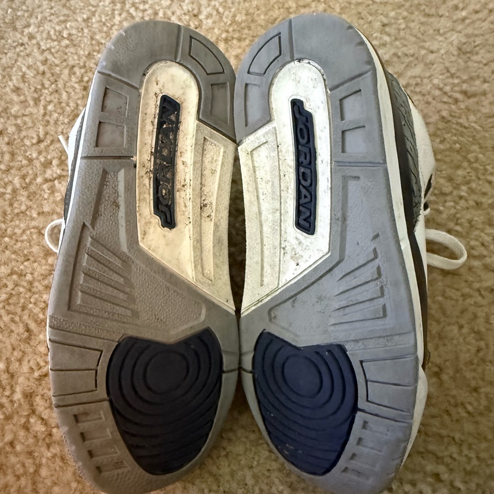 Jordan 3 Retro Kids White and Blue Sneakers - Picture 4 of 5